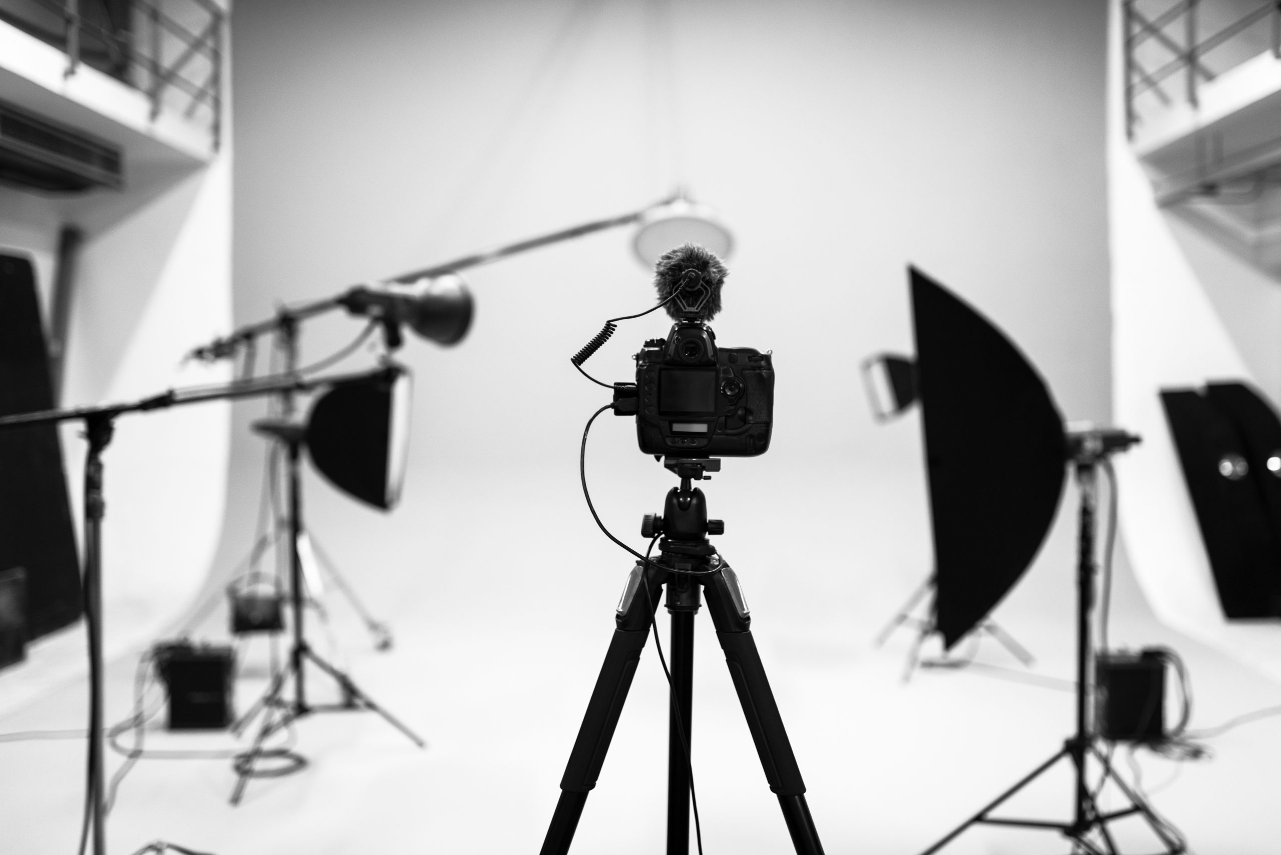 set-up-studio-shoot-photoaidcom-greyscale
